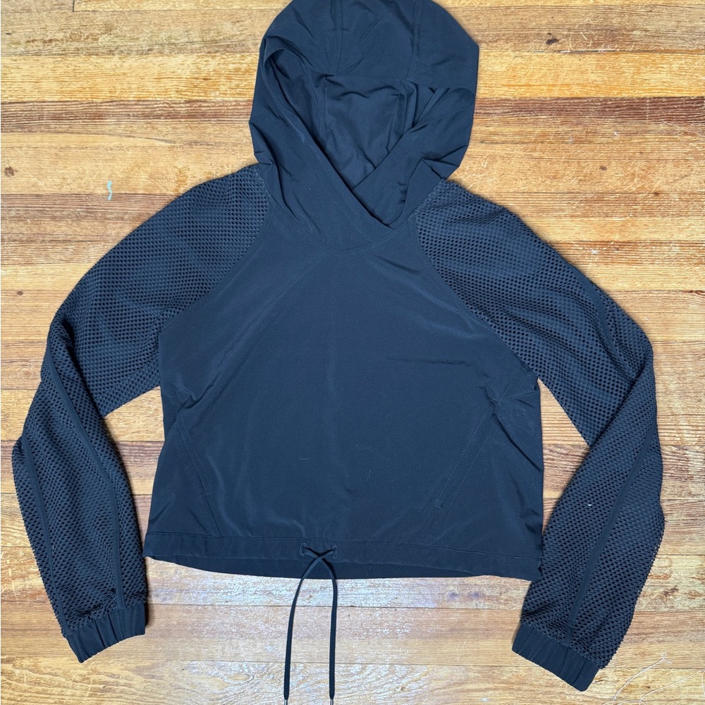 lululemon Black Catch a Breeze Cropped Hoodie Active Pullover with Mesh Sleeves